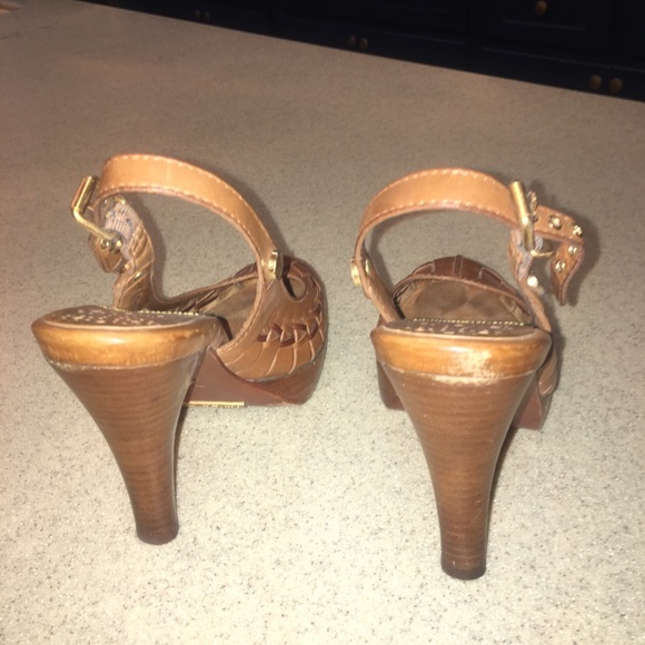 Shoes - Picture 3 of 4